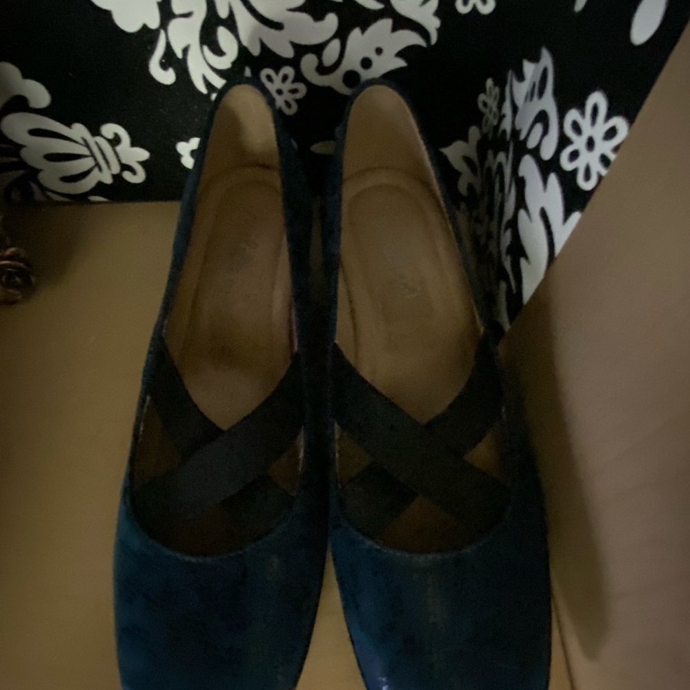 Michelle D. size 6 teal w black professional comfortable wedges never been worn!